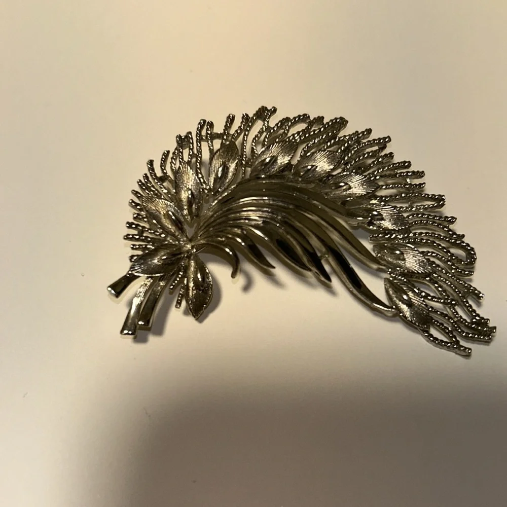 Lisner Silver Tone Leaf Look Brooch Marked
